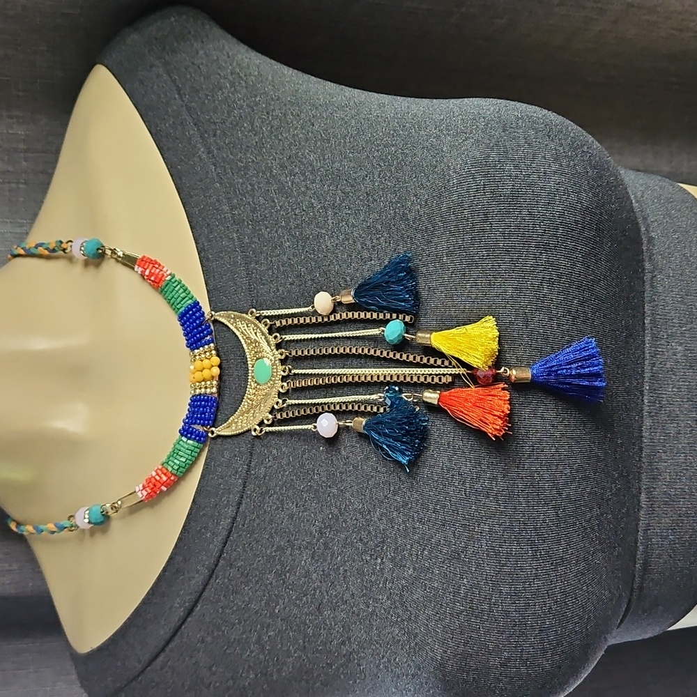 STATEMENT NECKLACE WITH TASSELS MULTI-COLORS